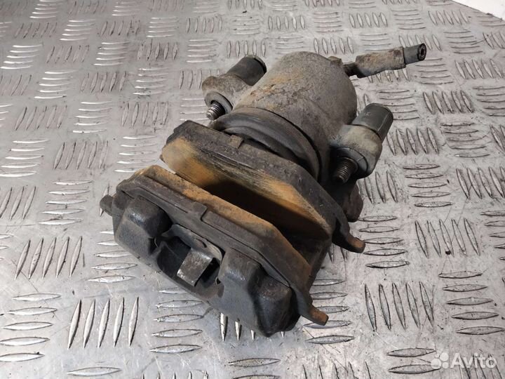 Передний правый суппорт Golf IV