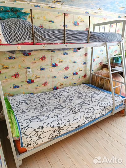 Двухъярусная кровать металлическая