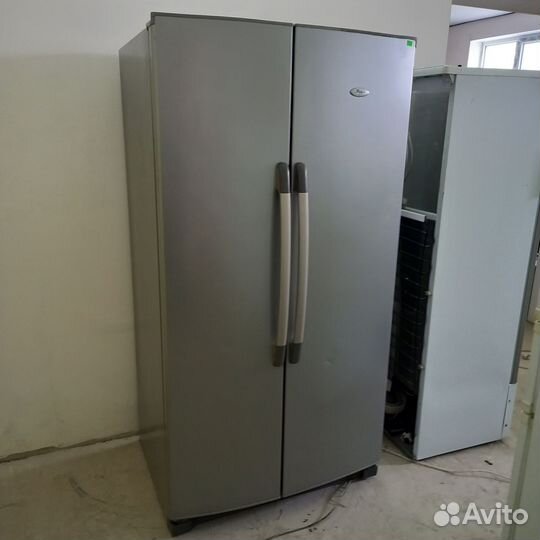 Холодильник Whirlpool
