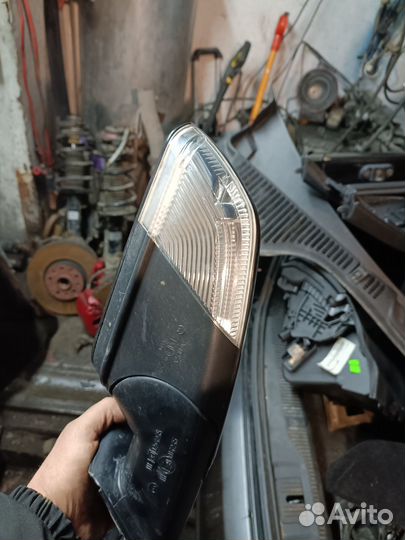 Правое зеркало Skoda Octavia A5