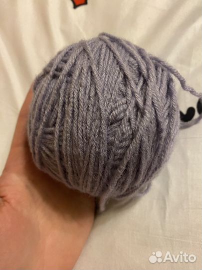 Клубок ниток и спицы