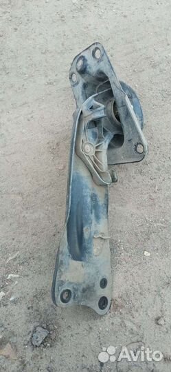 1K0505226H задний правый рычаг Шкода Йети