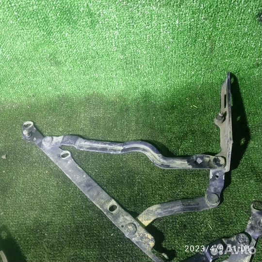 Петля крышки багажника Opel omega B