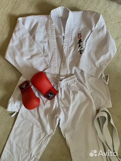 Комплект кимоно и перчатки для каратэ IKO