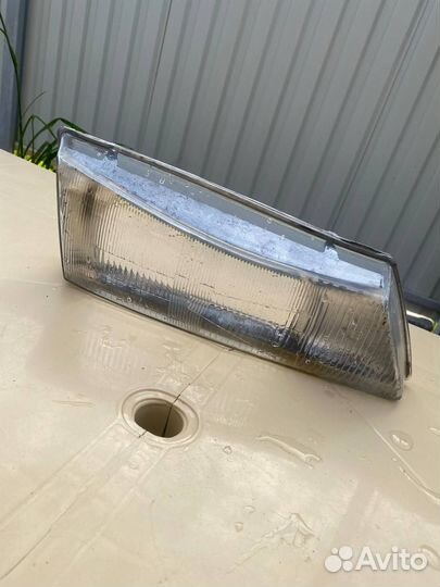 Стекло передней правой фары на Daewoo Nexia