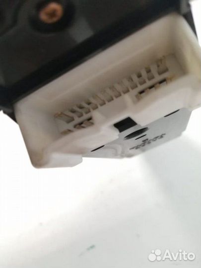 Блок управления стеклоподъемниками Toyota Prius