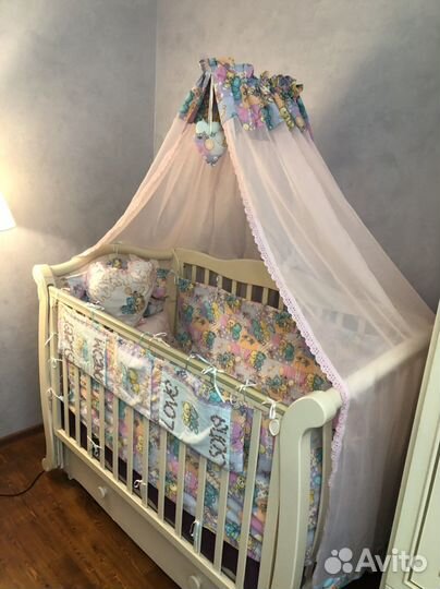 Бортики в детскую кроватку, балдахин, пастель