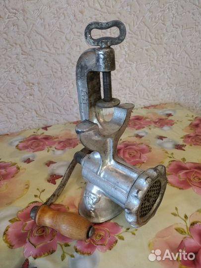 Мясорубка чугунная Касли с лошадью советская