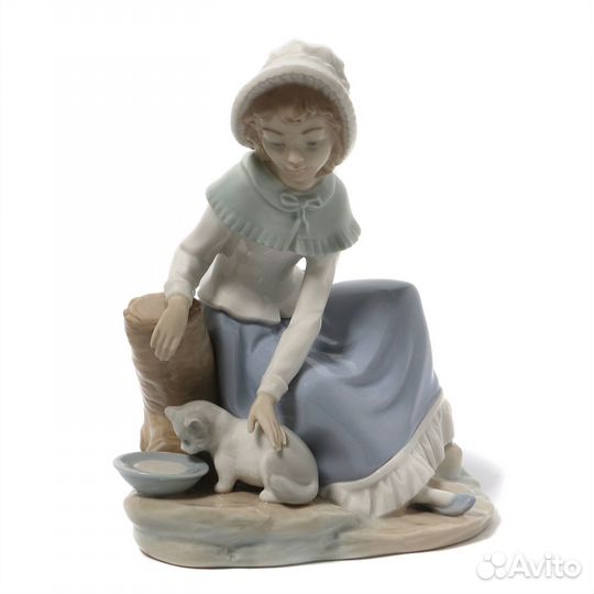 Фарфоровая фигура 