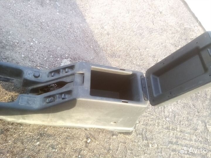 Подлокотник Nissan primera P10