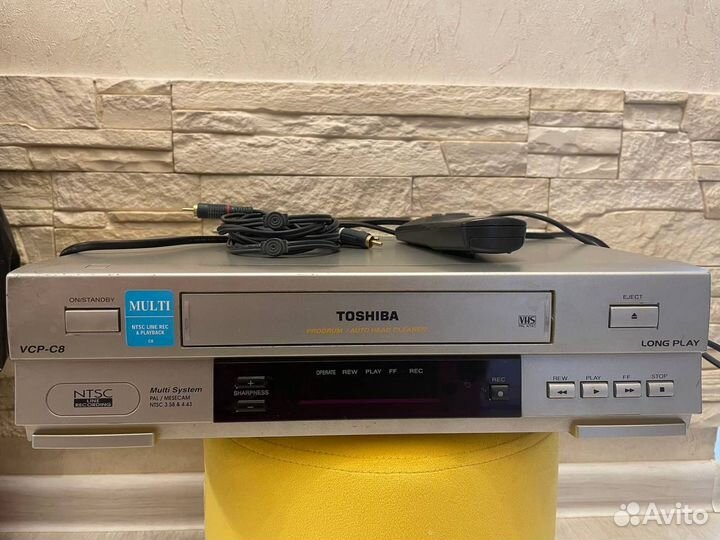 Видеомагнитофон toshiba и кассеты