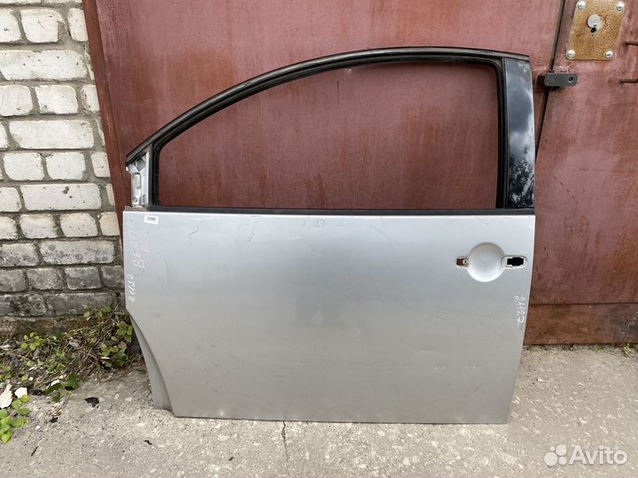 Дверь передняя левая серебристая VW New Beetle A4