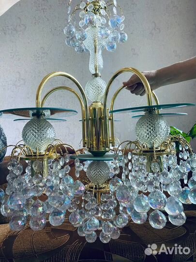 Продам люстру