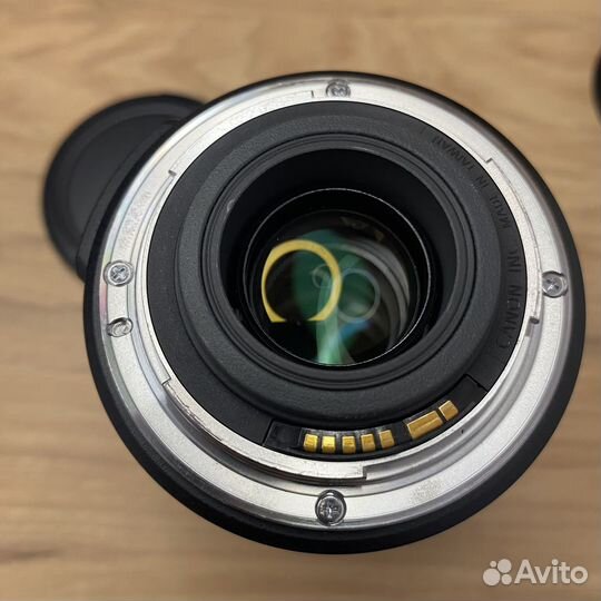 Объектив Canon EF-S 18-135mm 3.5-5.6 IS скол