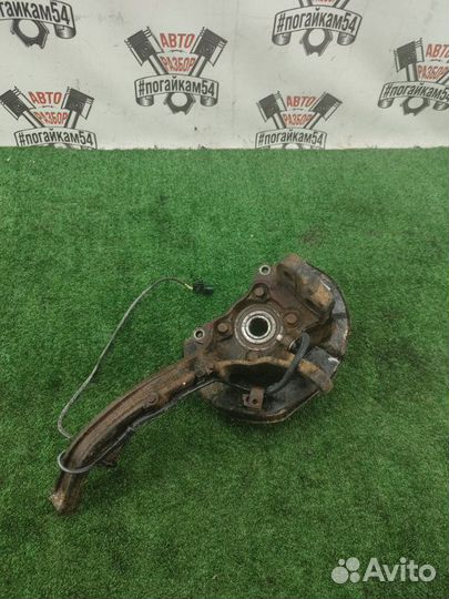 Ступица в сборе с цапфой передняя левая Mitsubishi