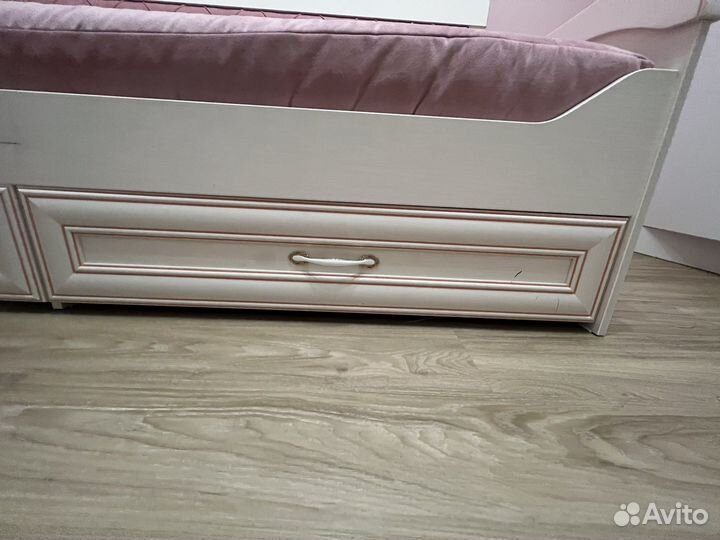 Диван кровать с комодом