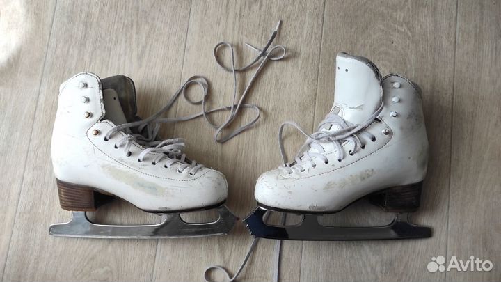Профессиональные коньки для фигурного катания 230