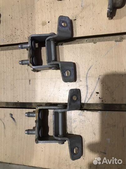 Петли крышки багажника Кия Сид хэтч