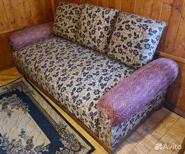 Диван старинный