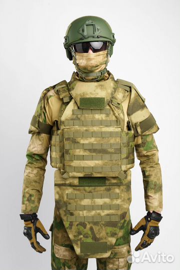 Бронежилет (в полном комплекте)