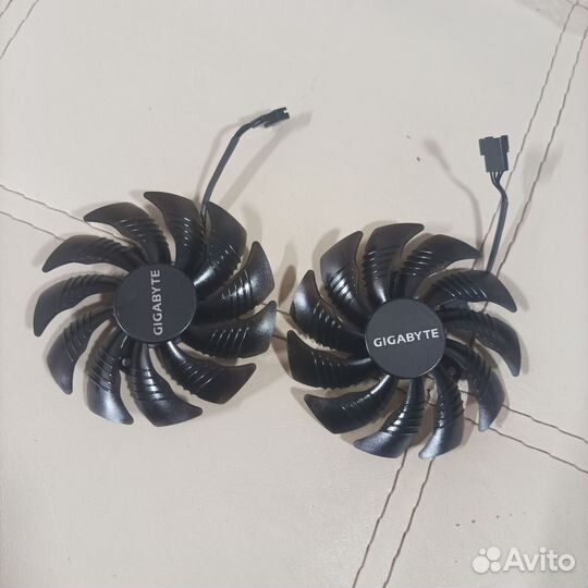 Gigabyte T129215SU Rx 580 GTX 1060