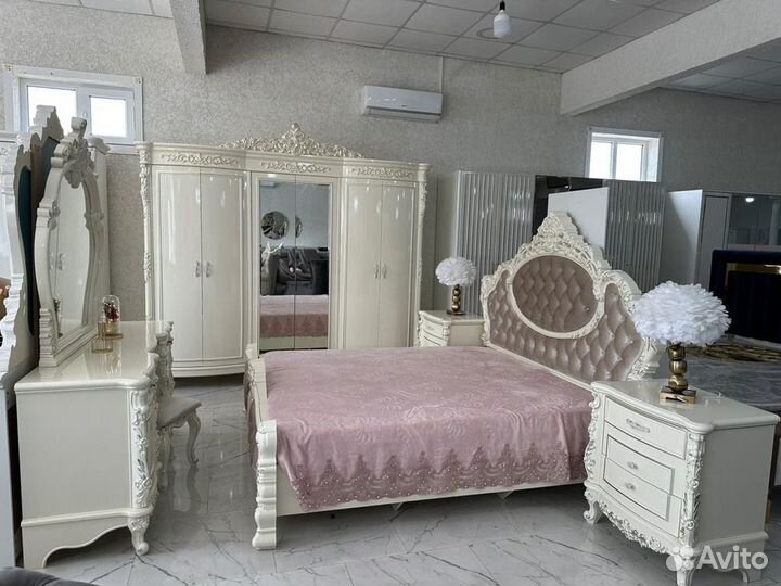 Спальный гарнитур София