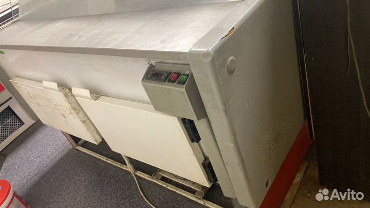 Витрина с запасником