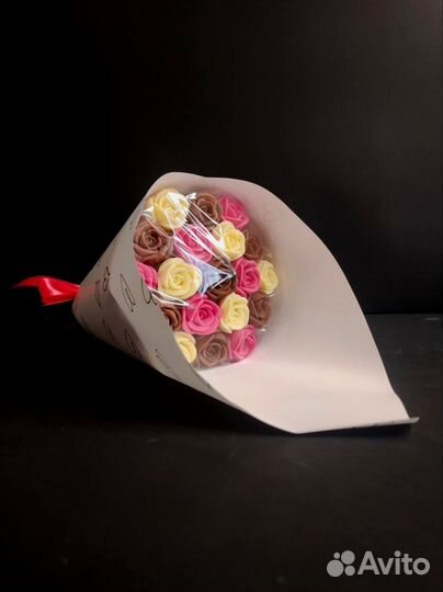 Букет - 19 Роз из Белого и Молочного Шоколада