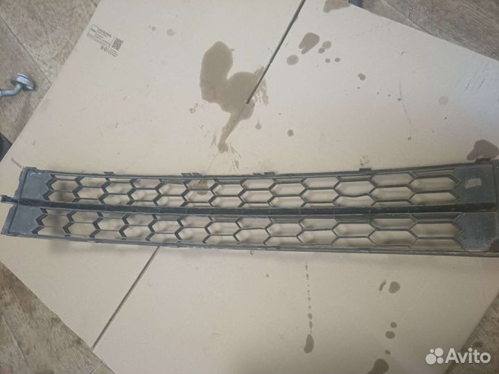 Решетка радиатора нижняя Skoda Rapid 1