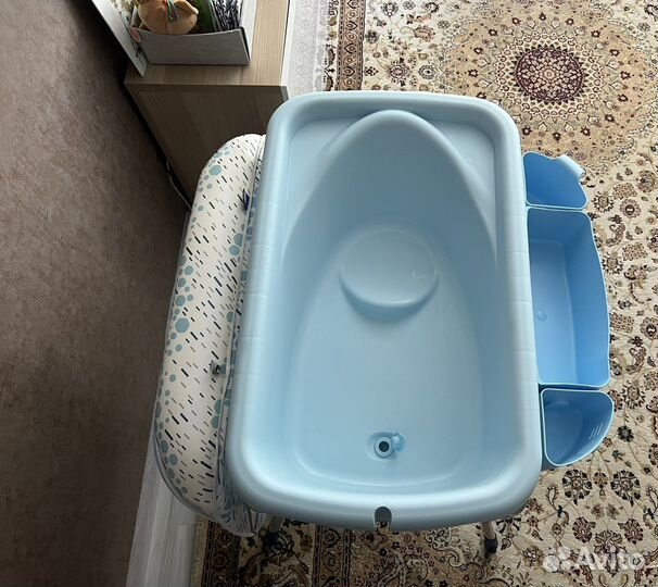 Детский пеленальный столик с ванночкой chicco