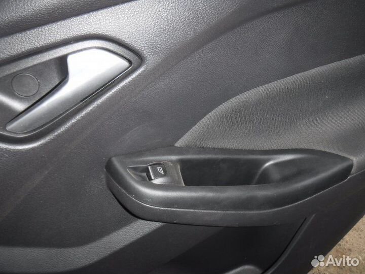 Обшивка двери задняя правая Ford Focus 3 xqda 2012