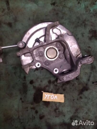 Вольво XC60 кулак задний правый 2018- 31658320