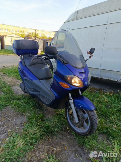 Макси Скутер Piaggio x9