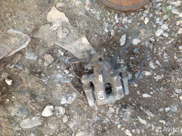 Суппорт тормозной Toyota Camry 40