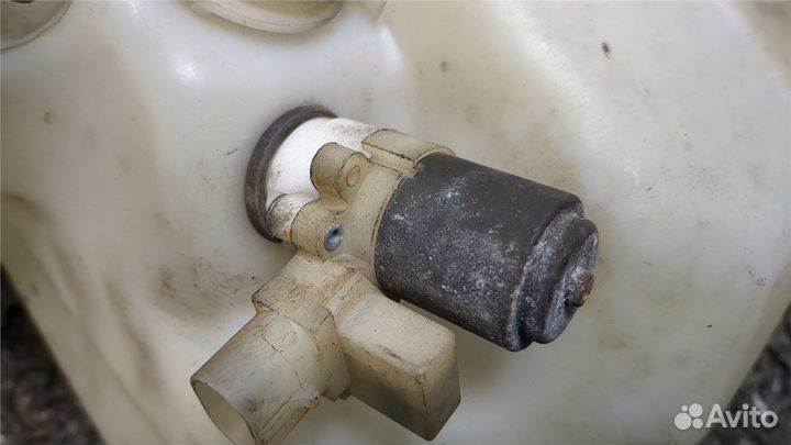 Бачок омывателя Dodge Caravan, 1999