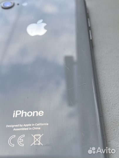 Телефон iPhone 8