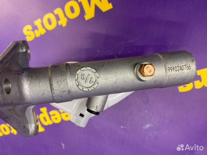 Главный тормозной цилиндр Toyota Corolla AE100