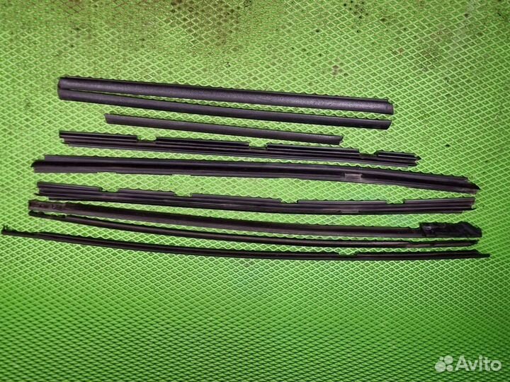 Уплотнитель стекла двери Skoda Superb 2003