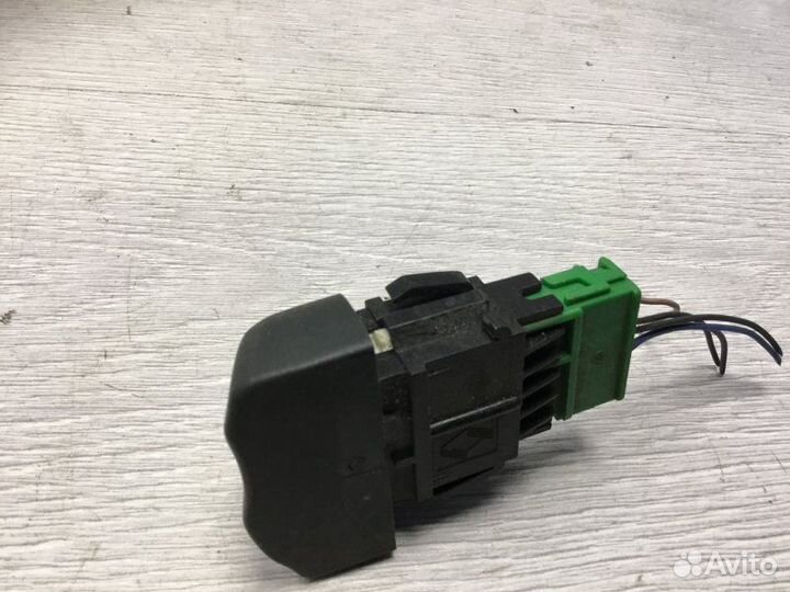 Кнопка выключатель Renault Megane 1.6 1996