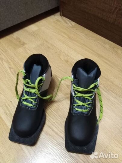 Лыжные ботинки