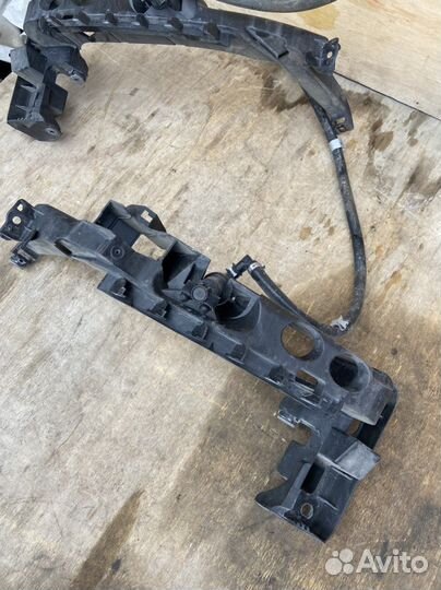 Кронштейн фары в сборе Audi A3 8P