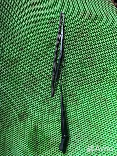 Щеткодержатель правый Renault Logan K7M710 2008