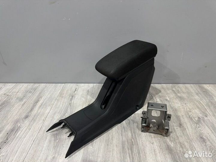 Подлокотник LADA Vesta H4M429 2021