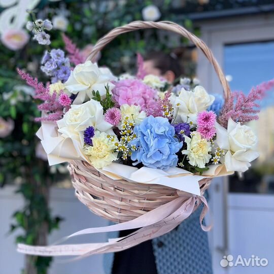 Корзина с гортензией и астильбой