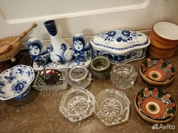 Солонки разные. Ложки фарфор