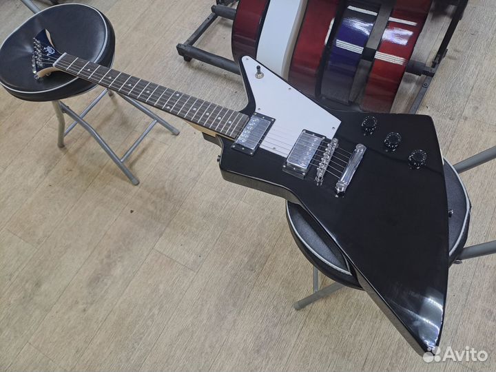 Электрогитара чёрная корпус Explorer