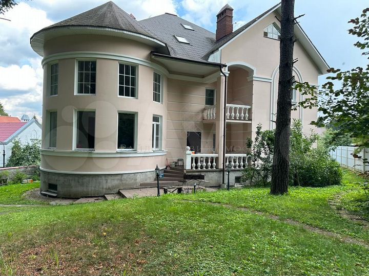 Коттедж 565 м² на участке 13 сот.