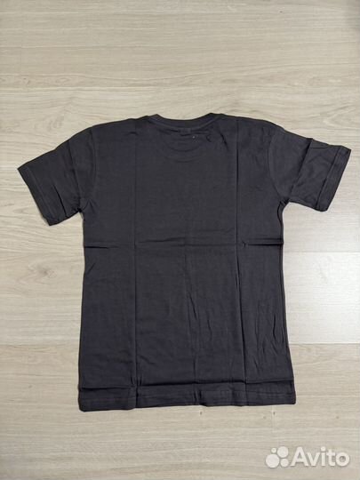 Однотонные футболки