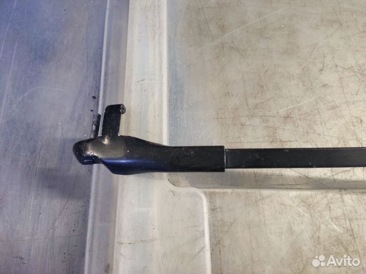 Поводок дворника левый Туарег с2007г Каен с2009г