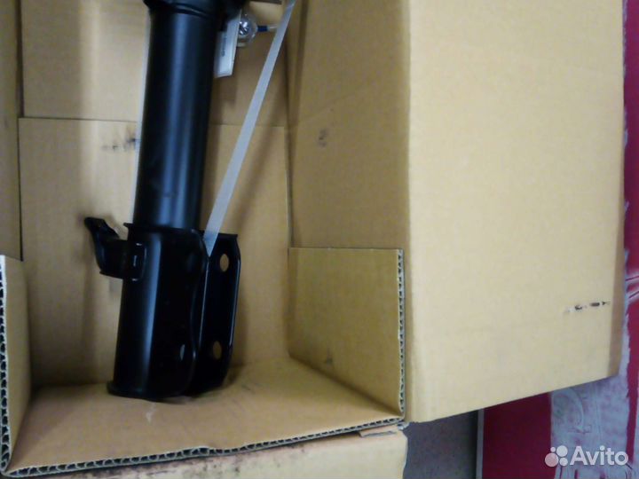 Амортизатор задний KYB 334109 Subaru